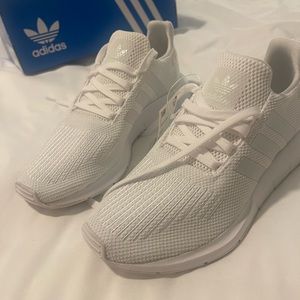 Adidas swift Run W US size 8 1/2 women’s all white running sneakers